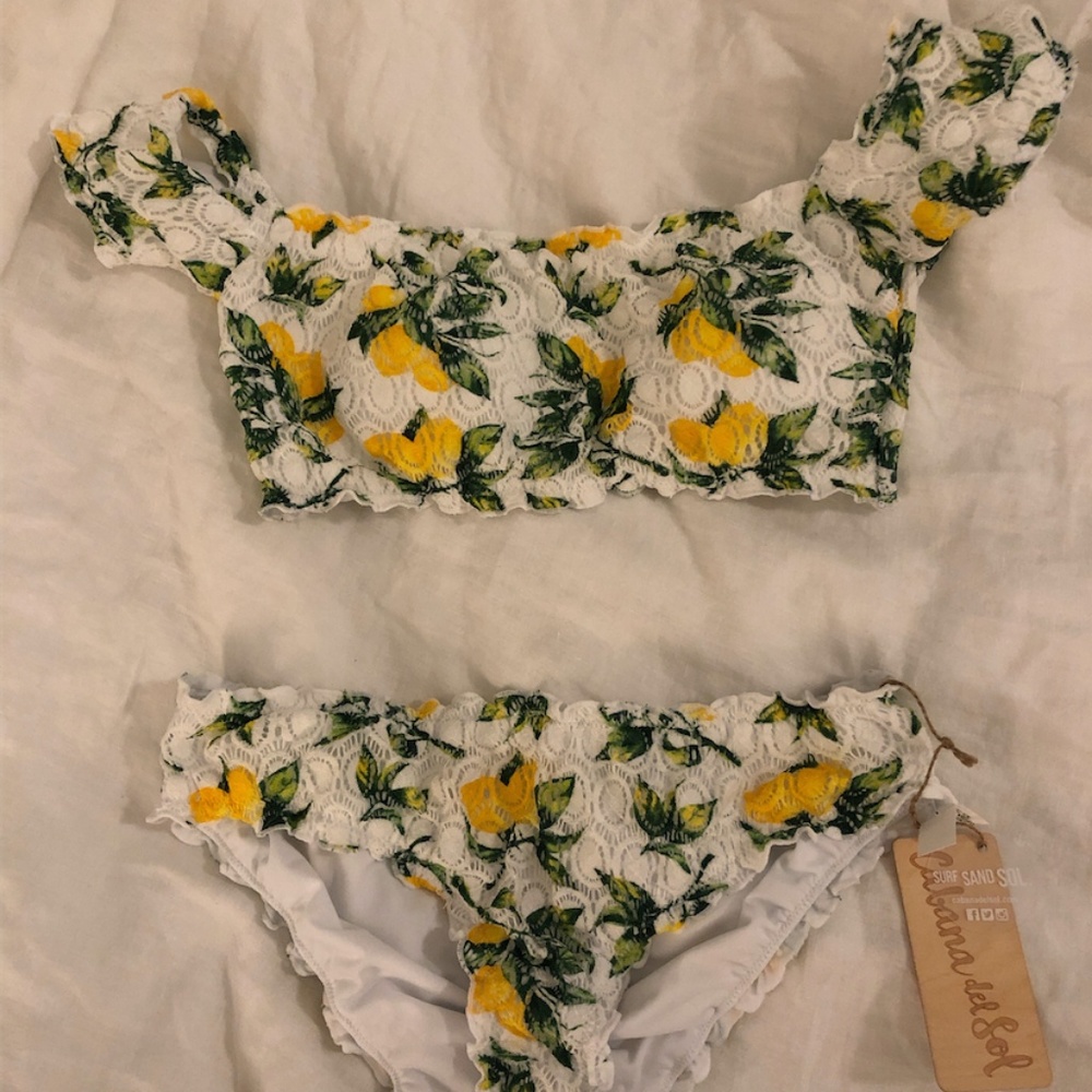 NWT Off the Shoulder Lemon Bikini